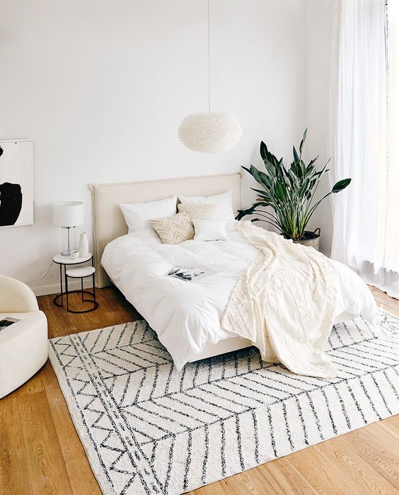 Dormitorio acogedor con alfombra